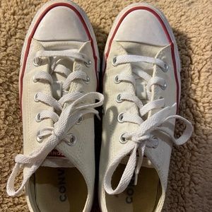 White Low Top Converse Women’s 6 Men’s 4